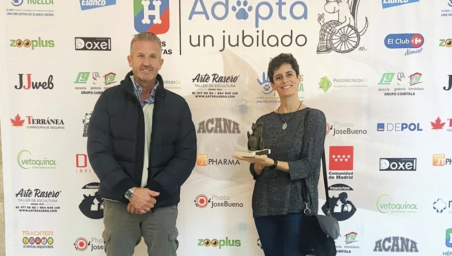 Acana acompaña a Héroes de 4 Patas en la presentación de su calendario solidario 2023