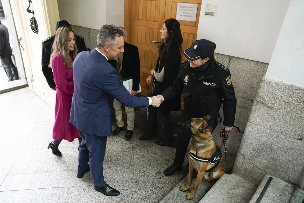 La Comunidad de Madrid presenta la nueva campaña ‘Adopta un héroe de 4 patas’